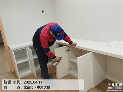 新車內為什麽會（huì）有刺鼻異（yì）味